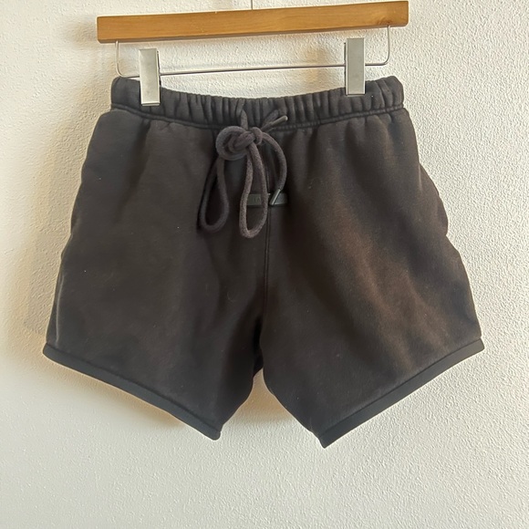 Essentials Fear of God Shorts, size XS - Picture 5 of 5
